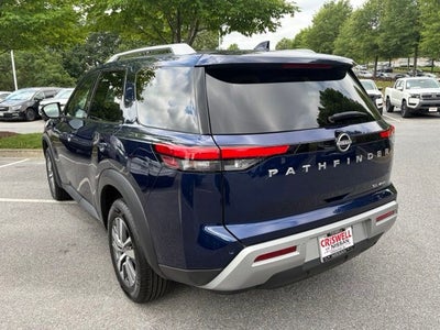 2025 Nissan Pathfinder SL
