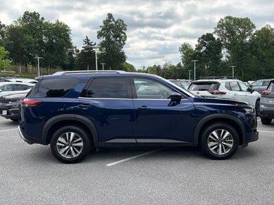 2025 Nissan Pathfinder SL