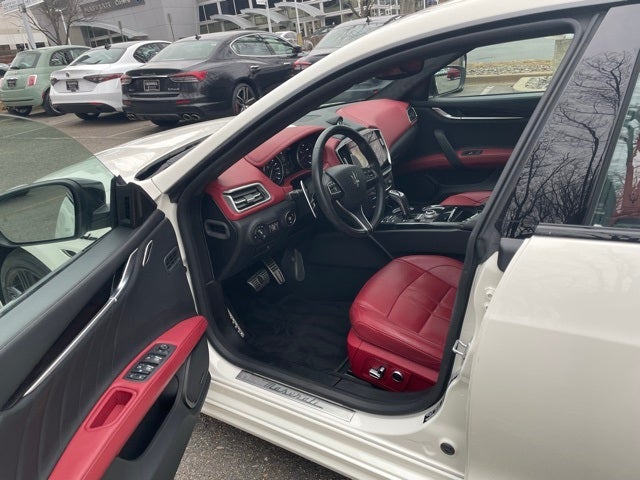 2023 Maserati Ghibli Modena Q4