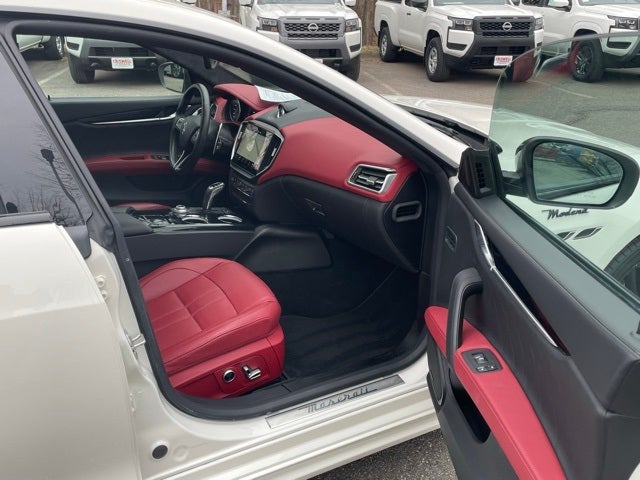 2023 Maserati Ghibli Modena Q4