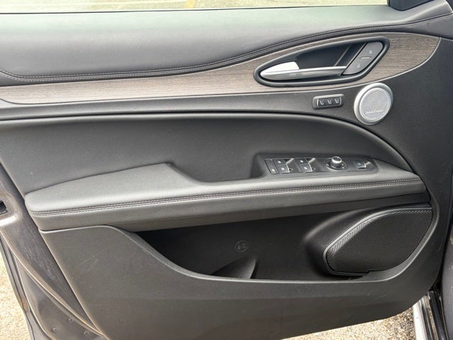 2023 Alfa Romeo Stelvio Ti AWD