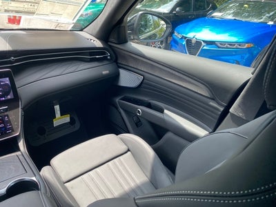 2025 Maserati Grecale Base